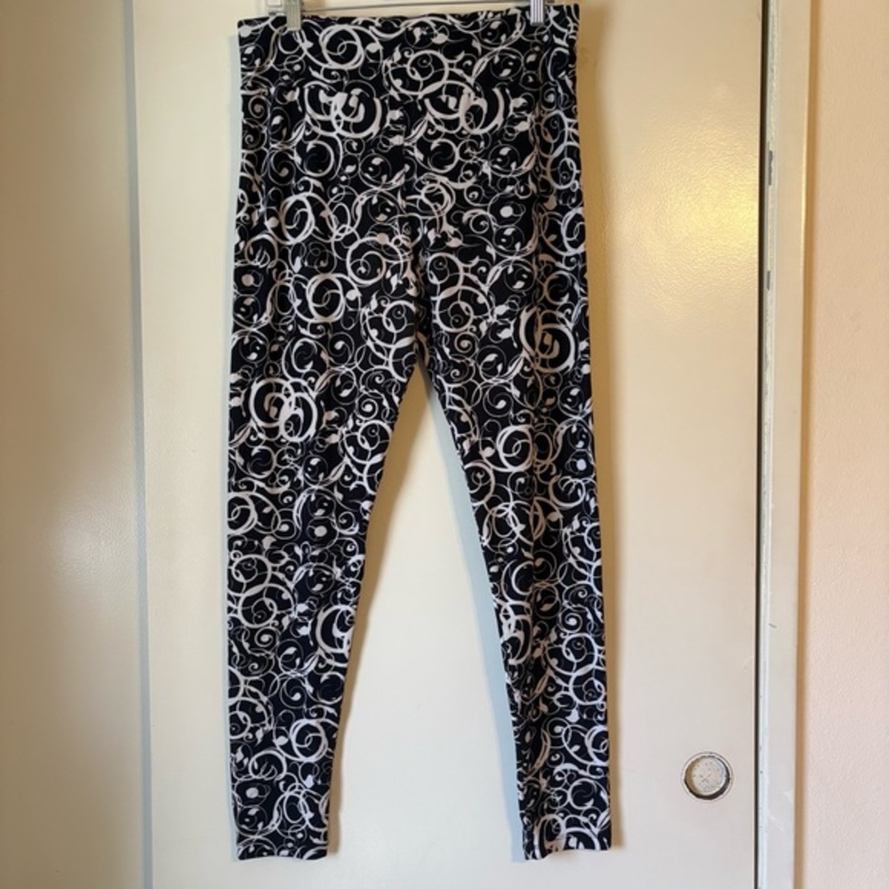 LuLaRoe Leggings Swirl Pattern Womens Tall & Curvy Black White EUC pre-owned HTF